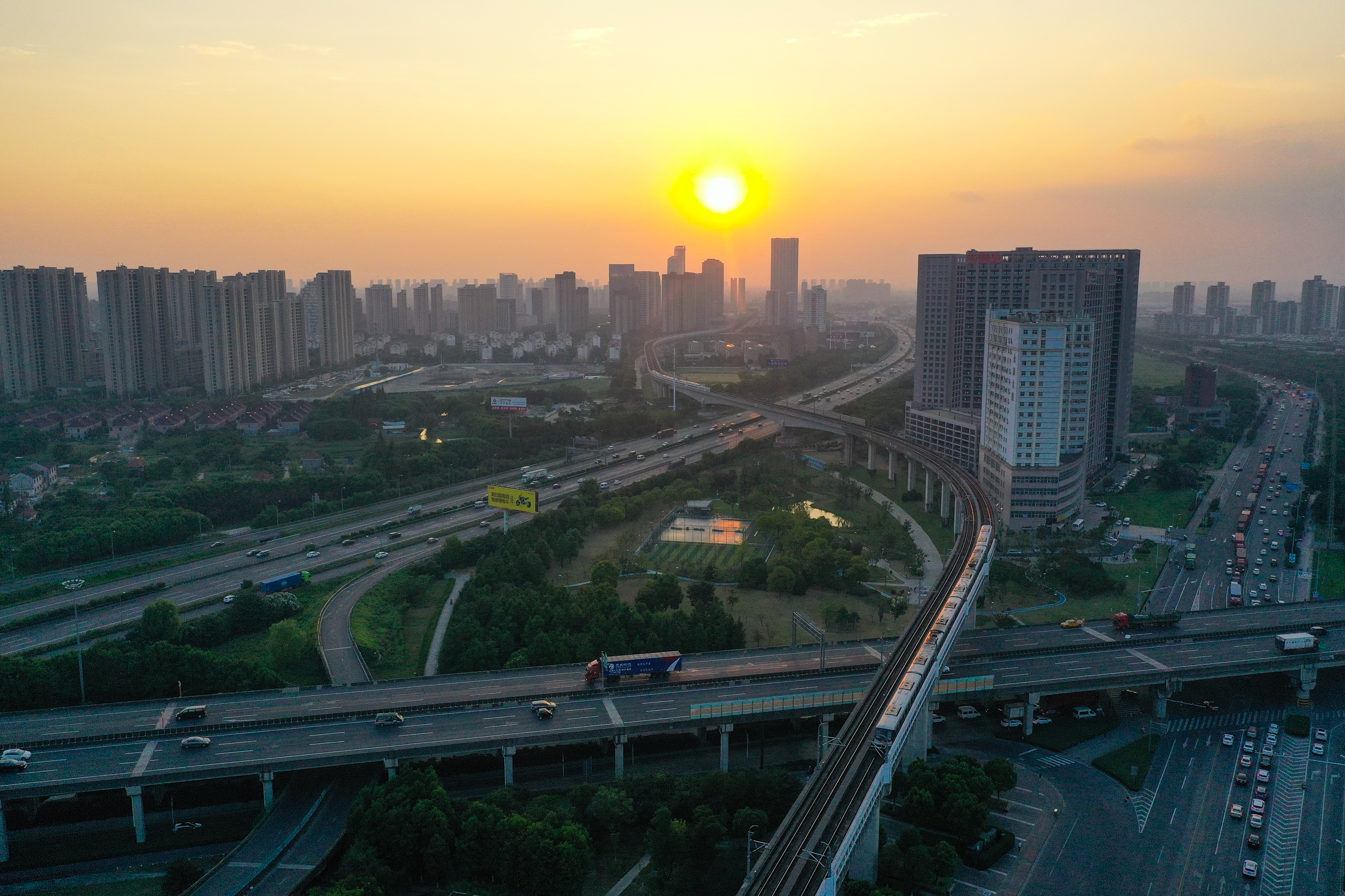 太湖大桥新里程：喜讯连连，共赴美好未来