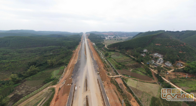 扶绥一级公路建设喜讯连连，美好未来展翅腾飞